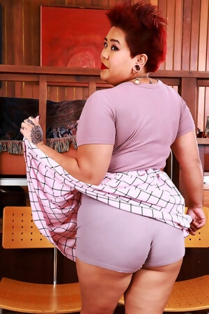 hd-photo-and-video-gallery-asian-bbw-mandy-stripping-nude