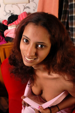 hd-photo-and-video-gallery-hot-nude-indian-babe-jahzira